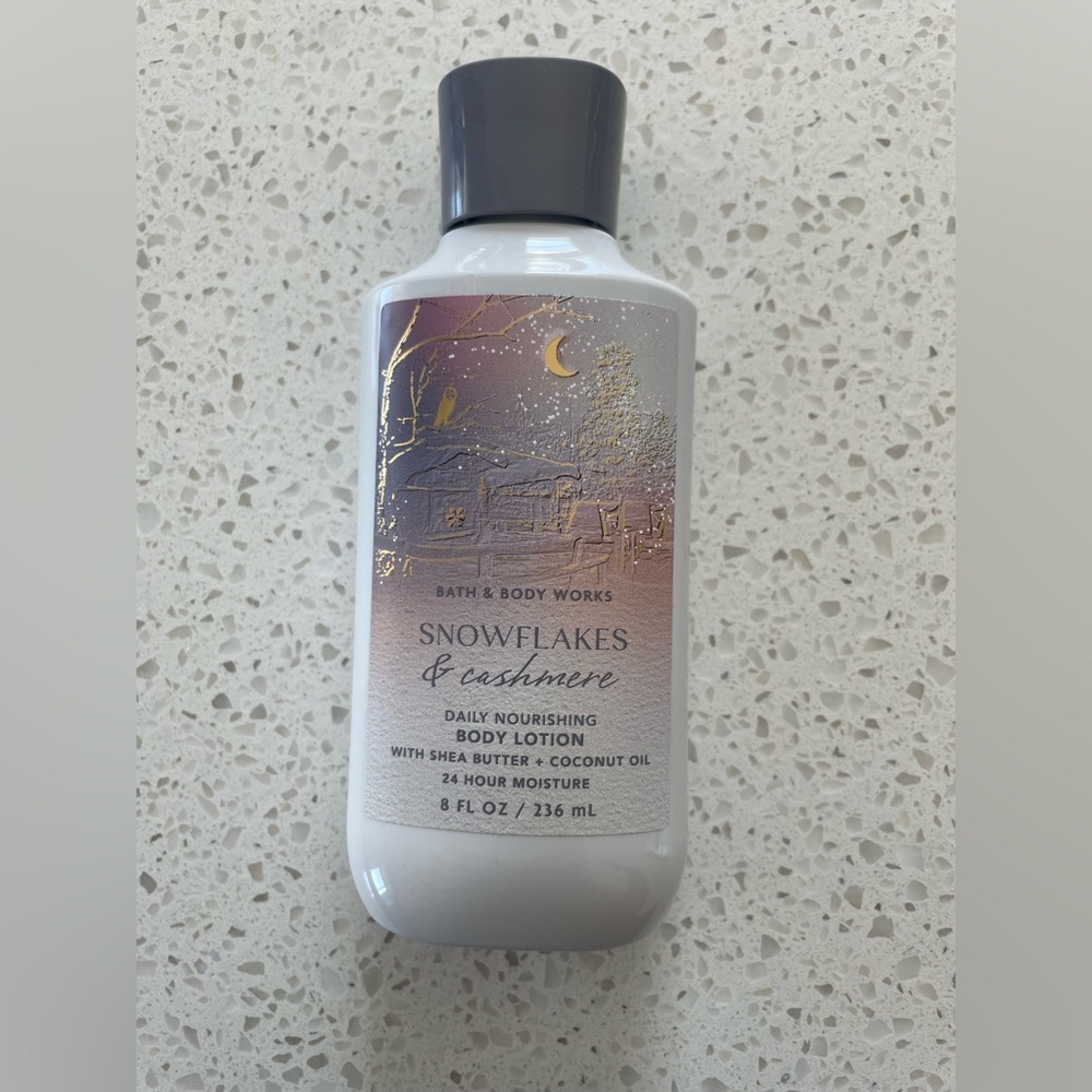 Bath & Body Works: Snowflakes & Cashmere Body Lotion